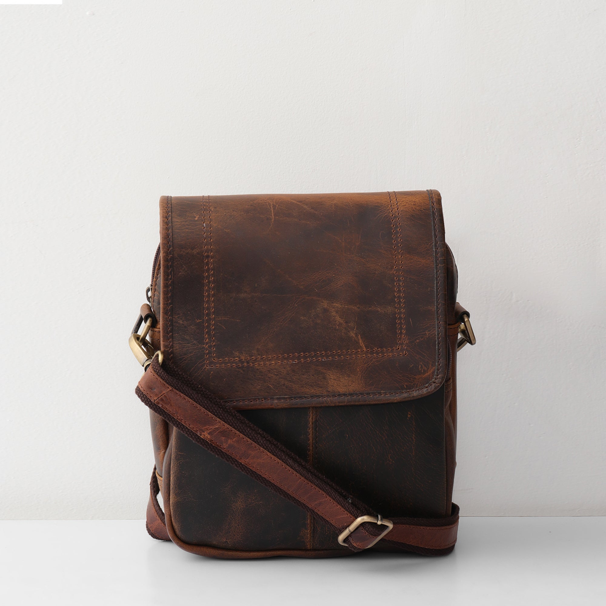 The Adventurer Leather Crossbody - Aged Brown