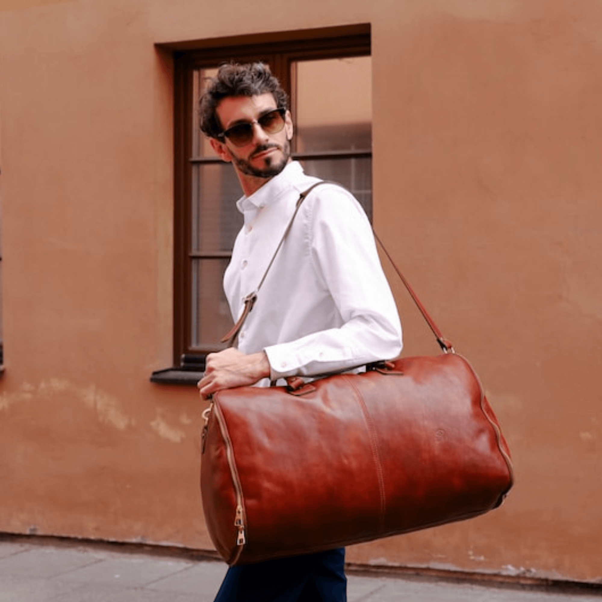 Elegant Voyager: Italian Crafted Leather Garment Bag - Leather Shop Factory