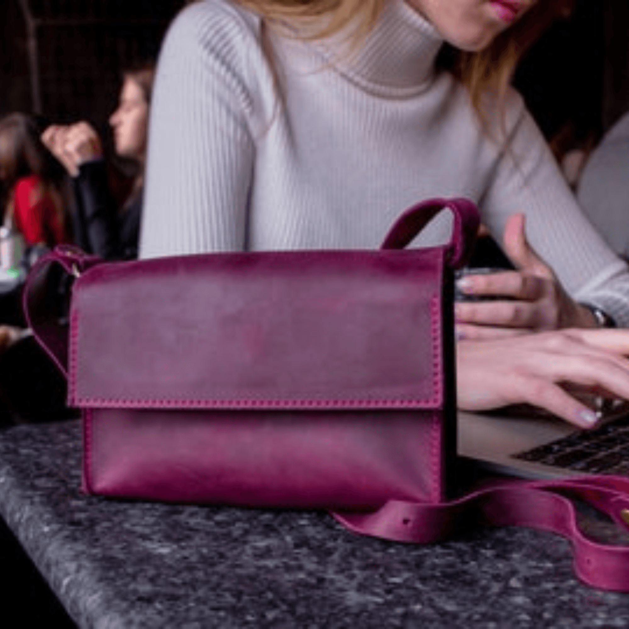 ELEGANT LEATHER CLUTCH