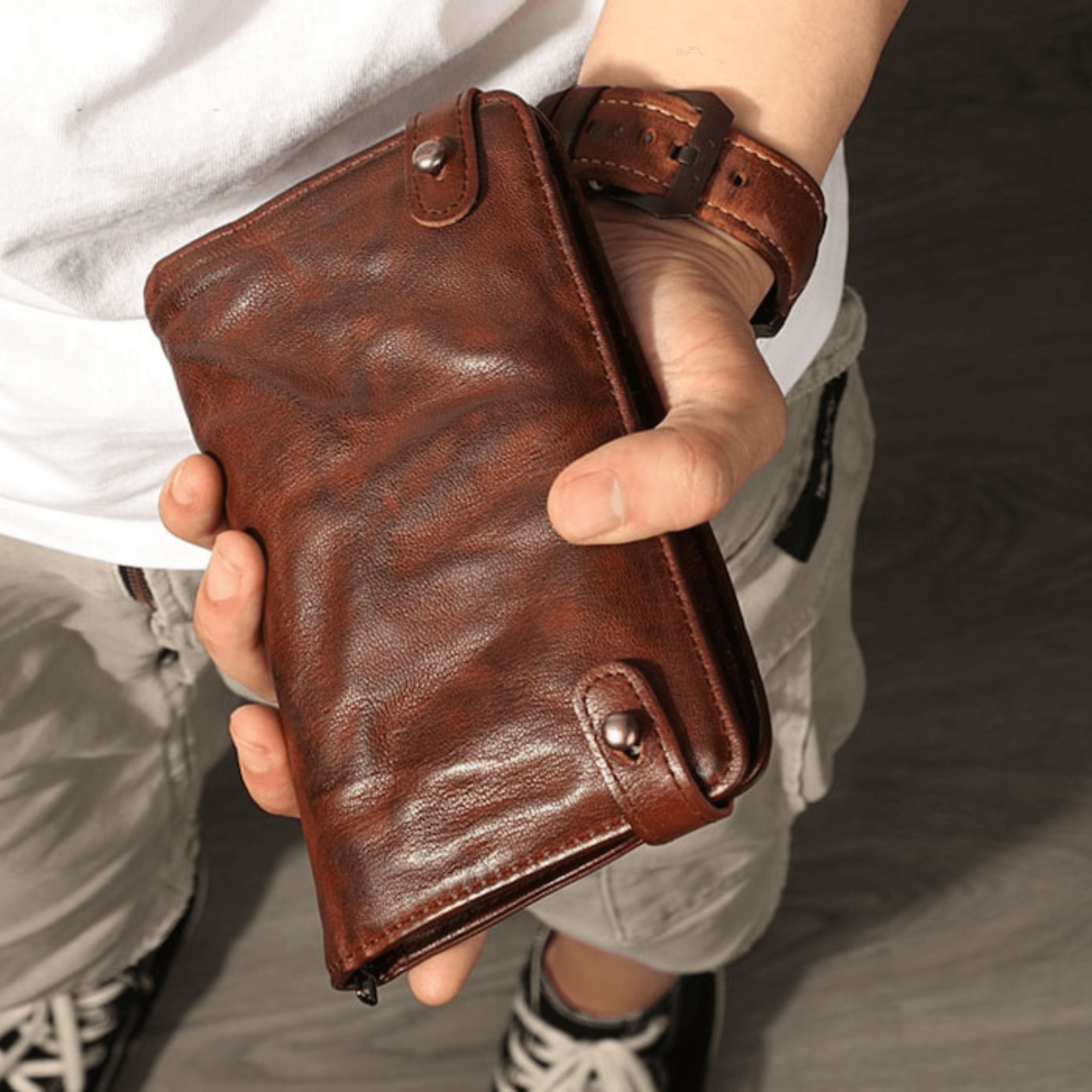 Handcrafted leather phone card wallet
