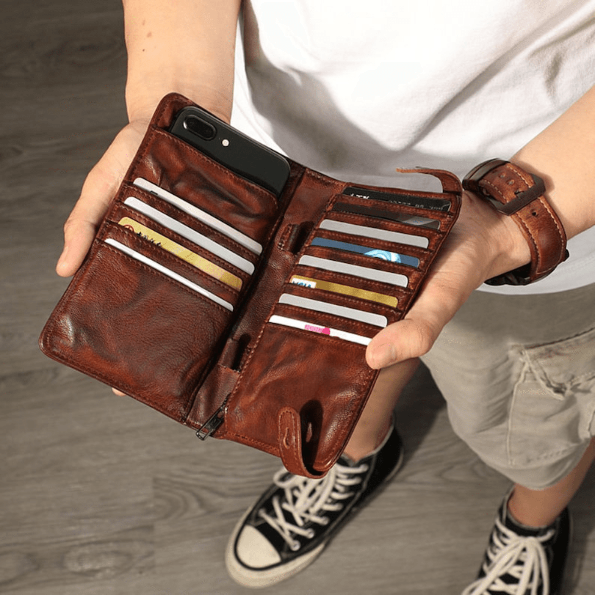 Handcrafted leather phone card wallet