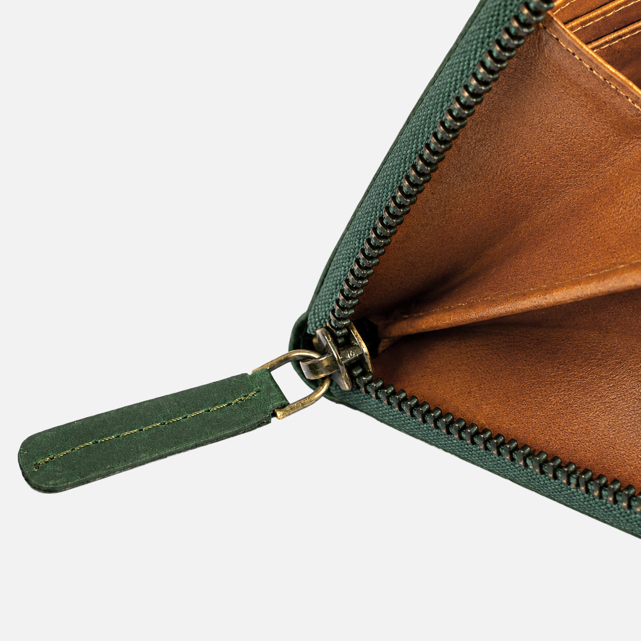VALE CLUTCH — FOREST GREEN