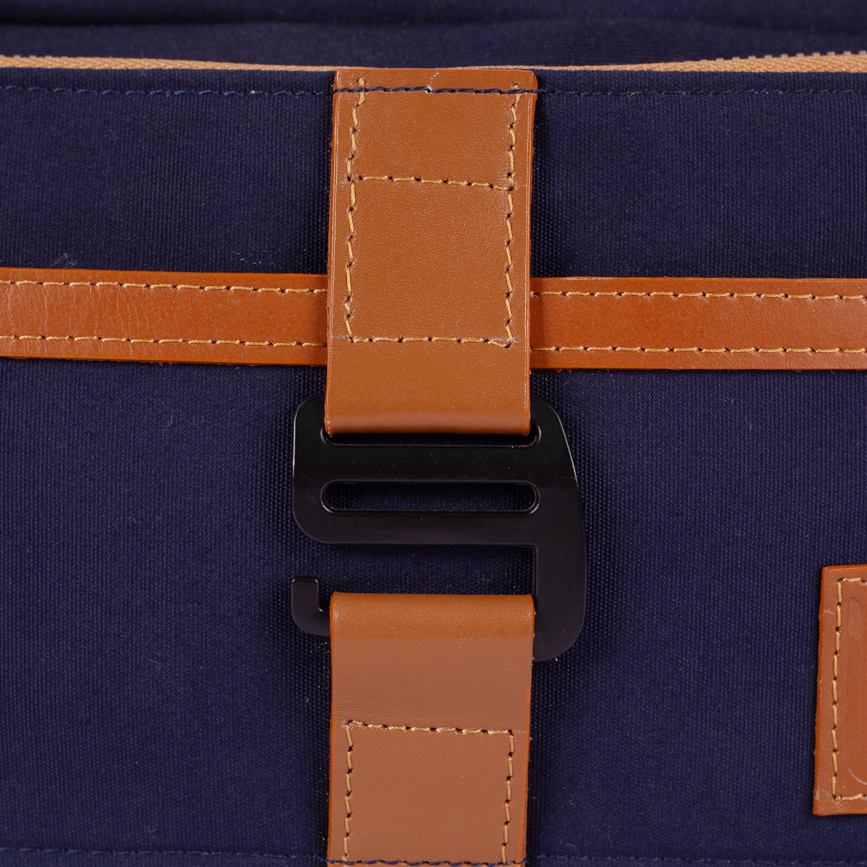 FLINT SLING BAG — NAVY