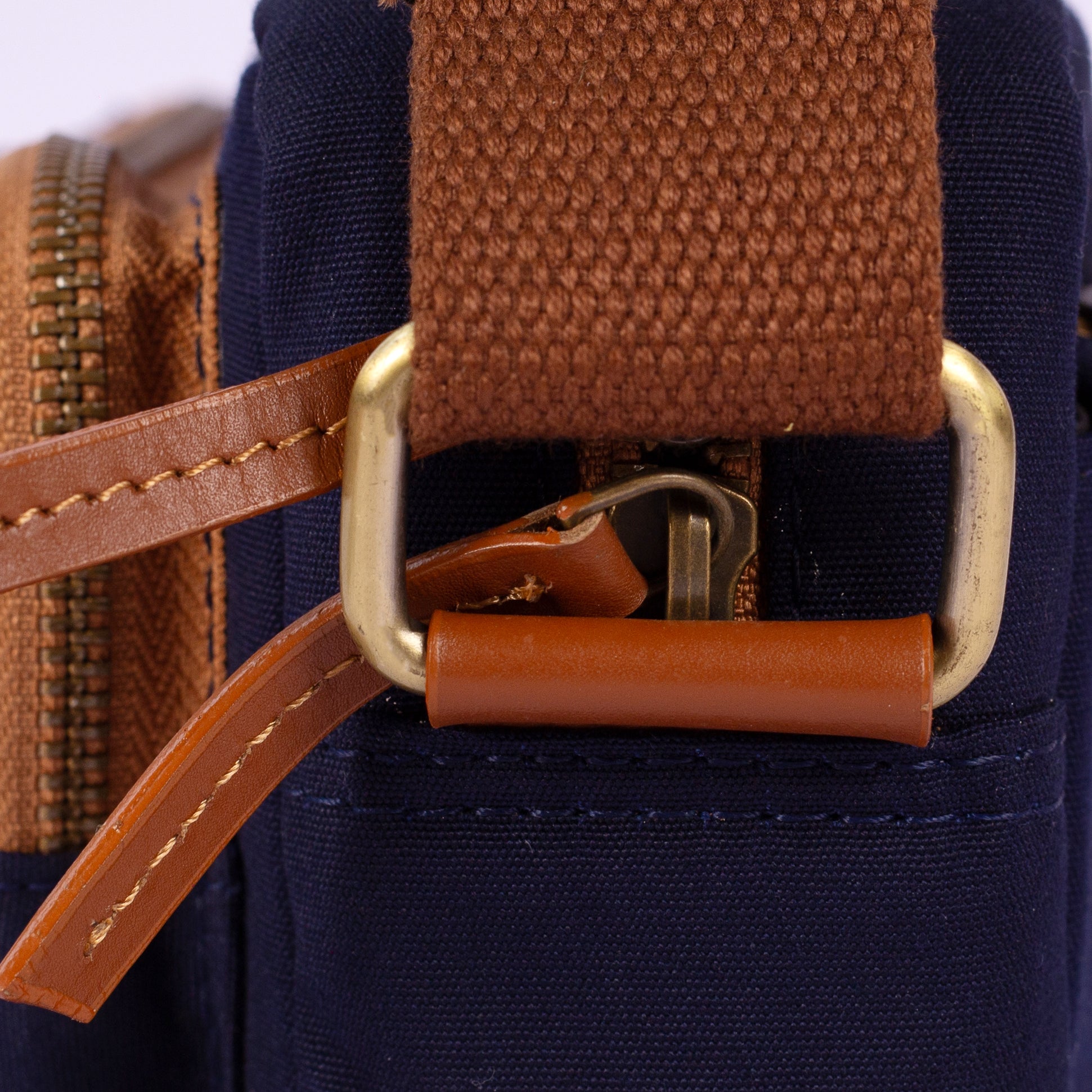 FLINT SLING BAG — NAVY
