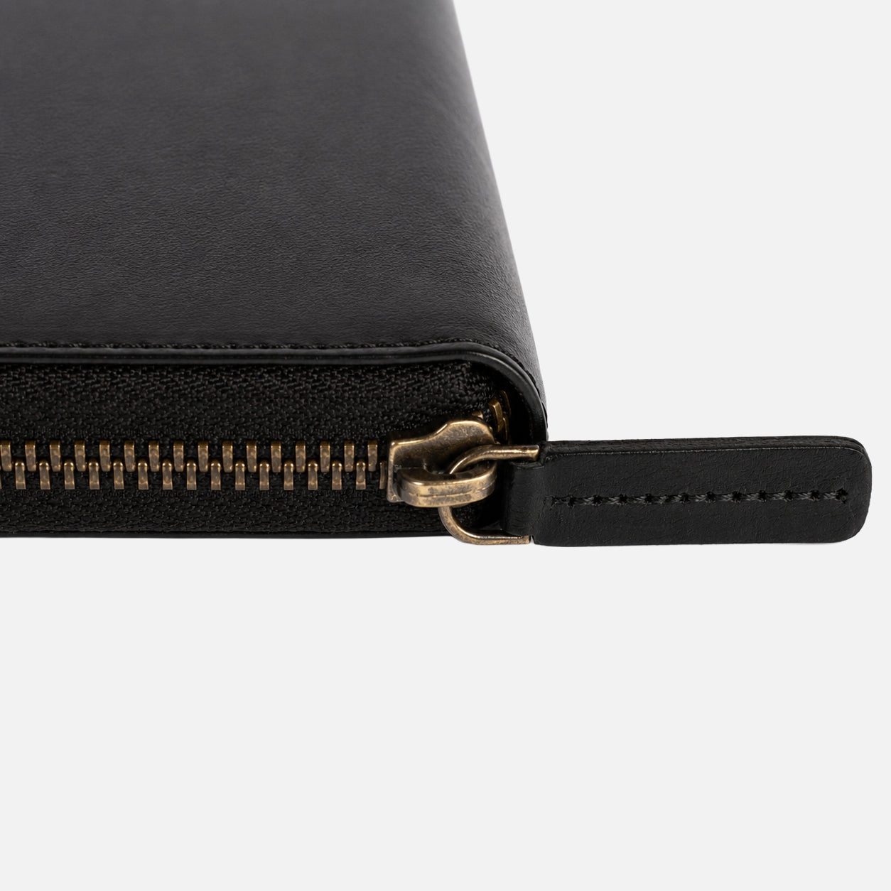 VALE CLUTCH — JET BLACK