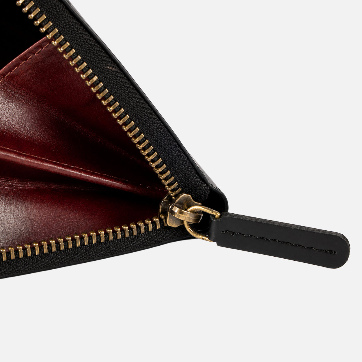 VALE CLUTCH — JET BLACK