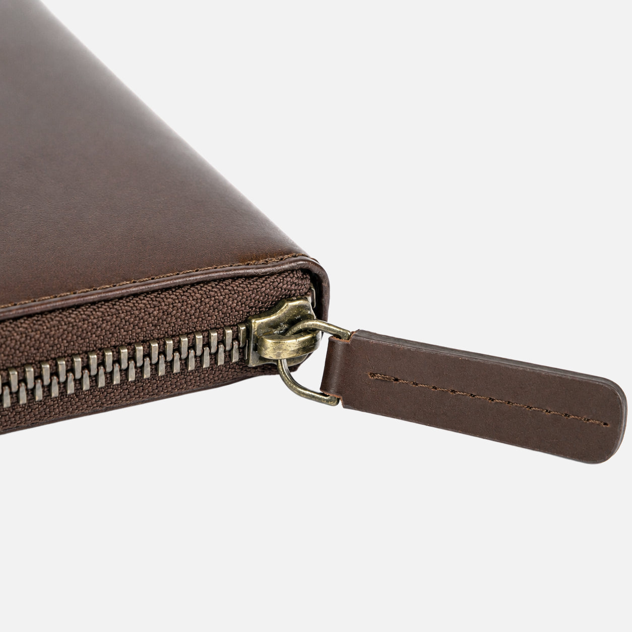 VALE CLUTCH — DARK CHESTNUT