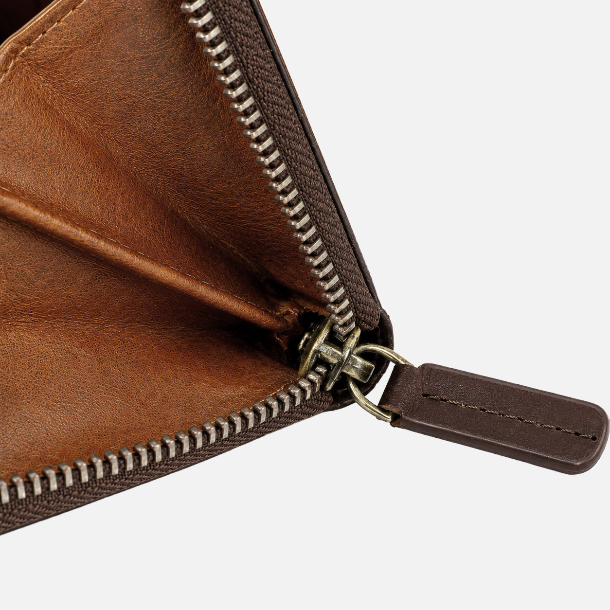 VALE CLUTCH — DARK CHESTNUT
