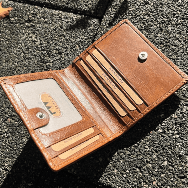 Minimalist leather wallet