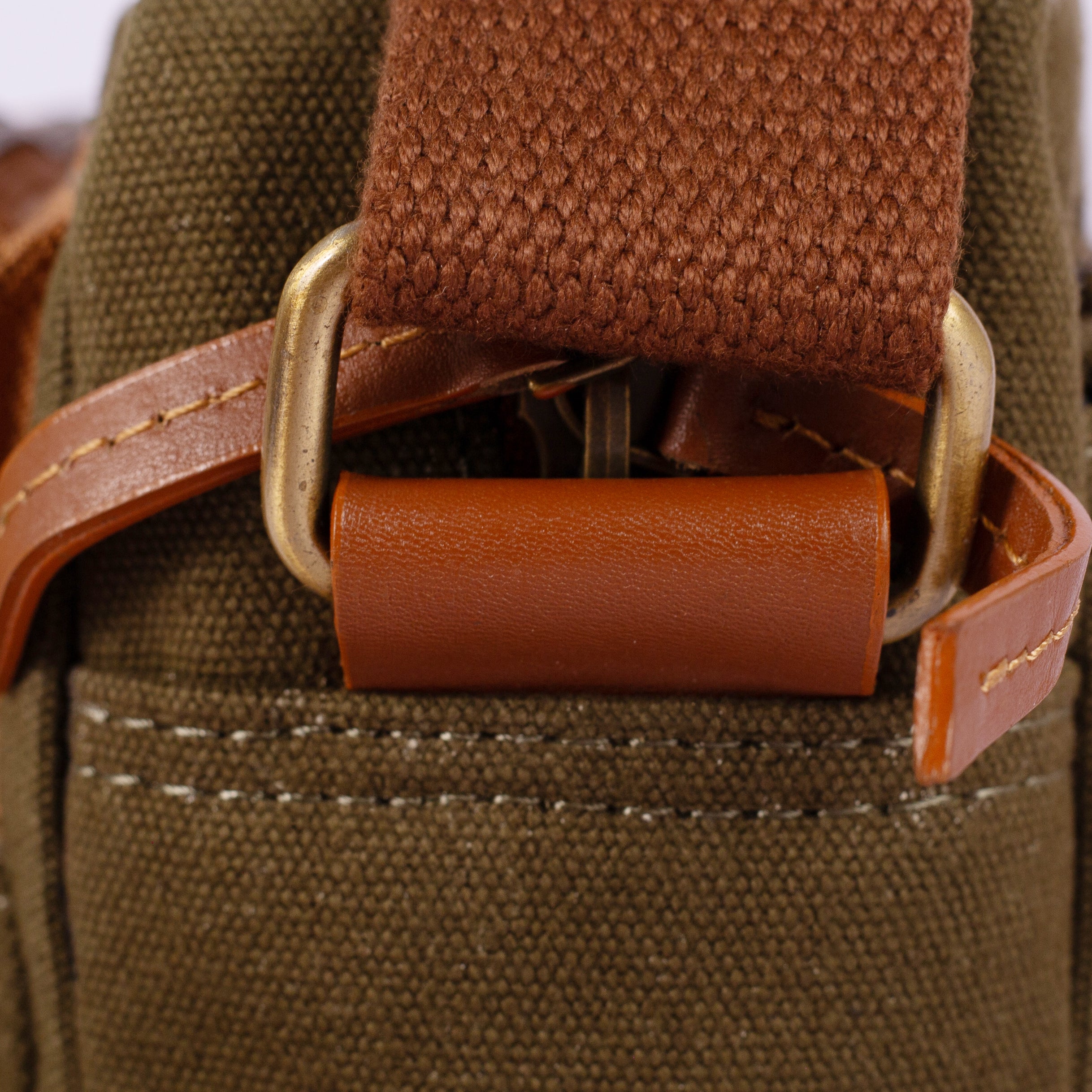 FLINT SLING BAG — GREEN