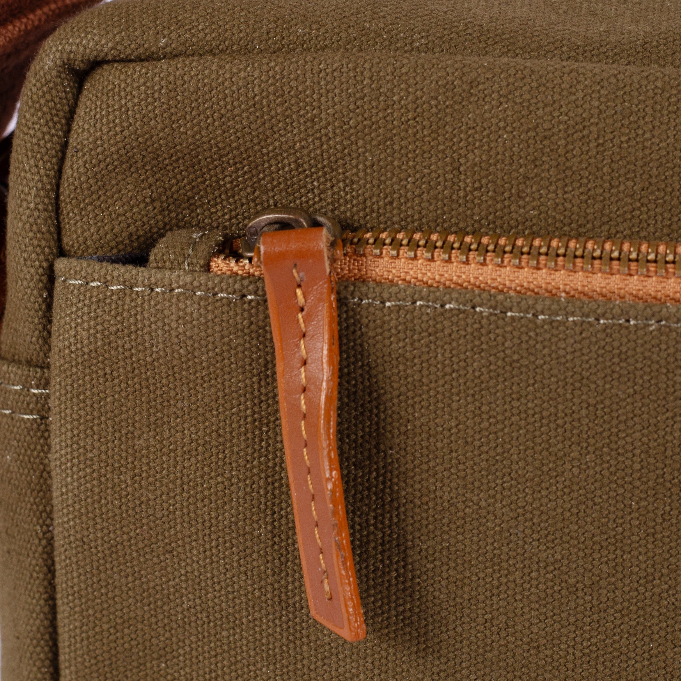 FLINT SLING BAG — GREEN