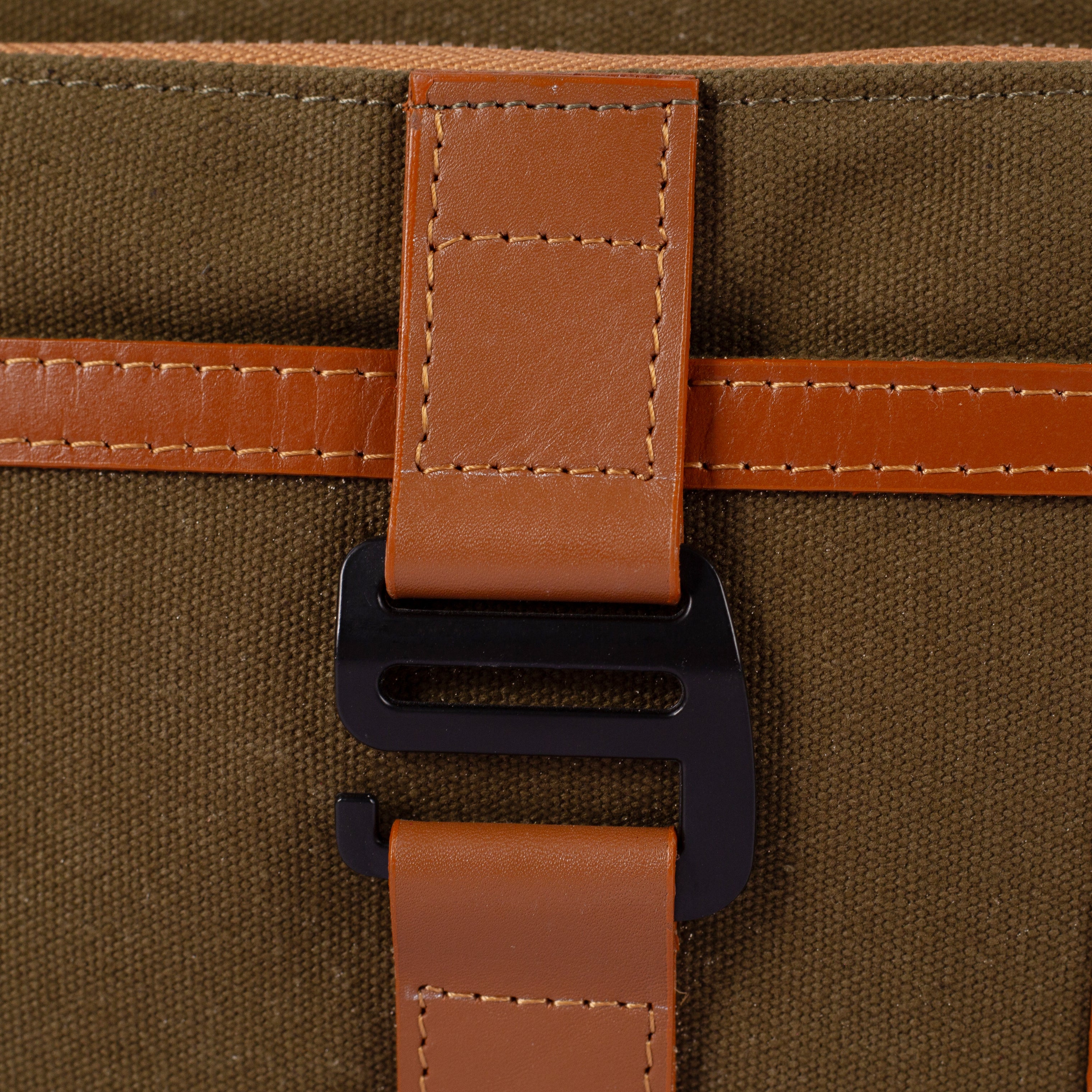 FLINT SLING BAG — GREEN