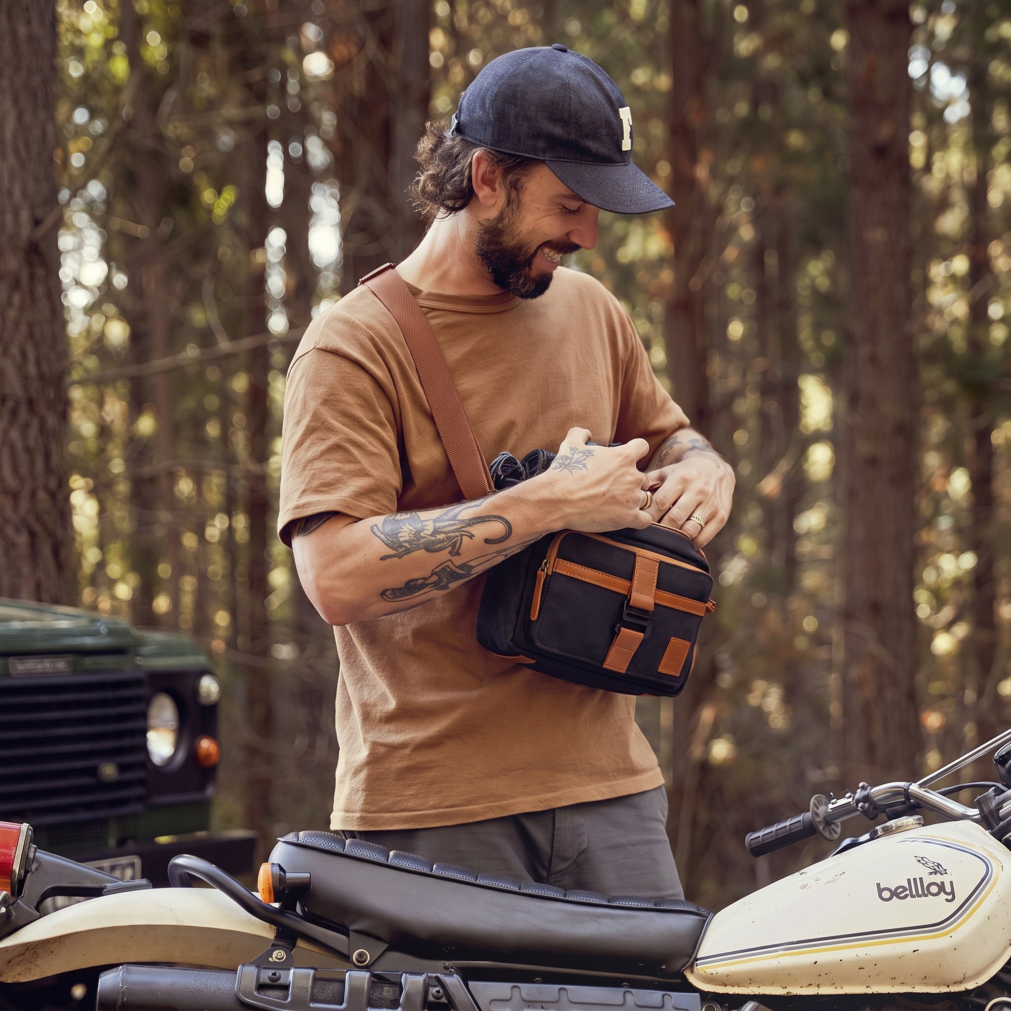 FLINT SLING BAG